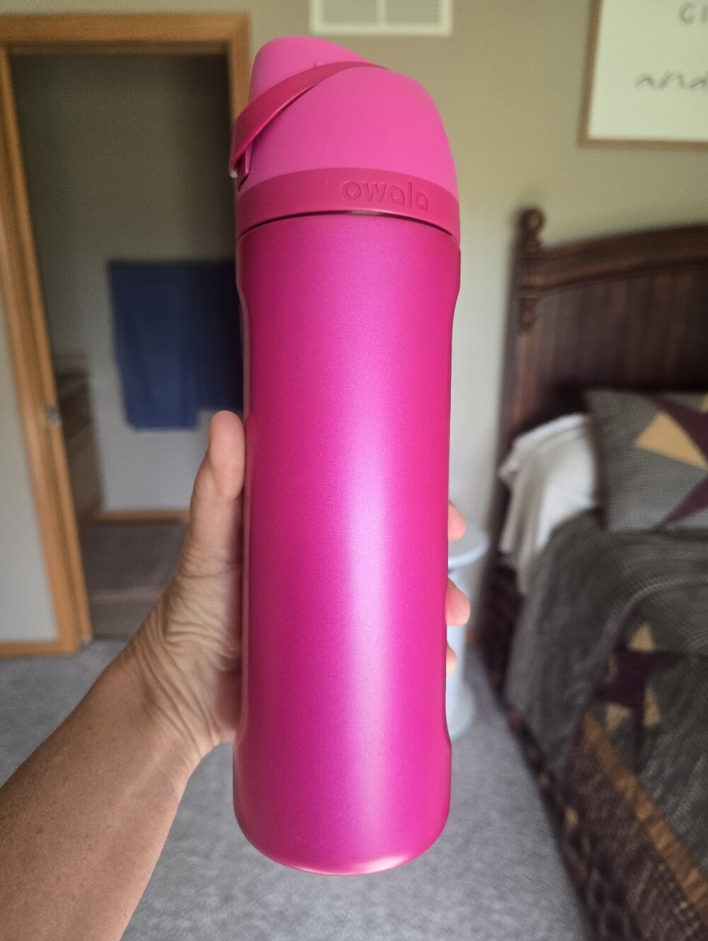 Owala Read My Lips 24 Oz Free Sip Nwot